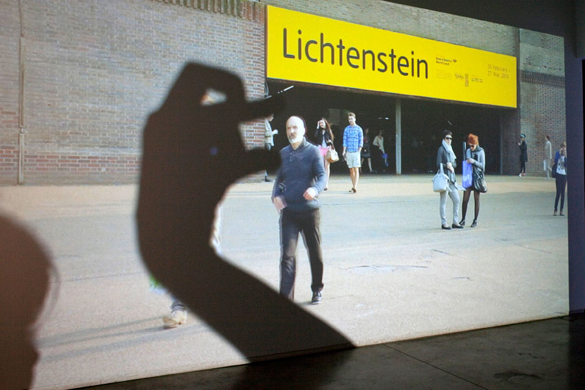 Visitors Leaving the Museum_Rotations #2 The Exit_ àngels barcelona gallery_3